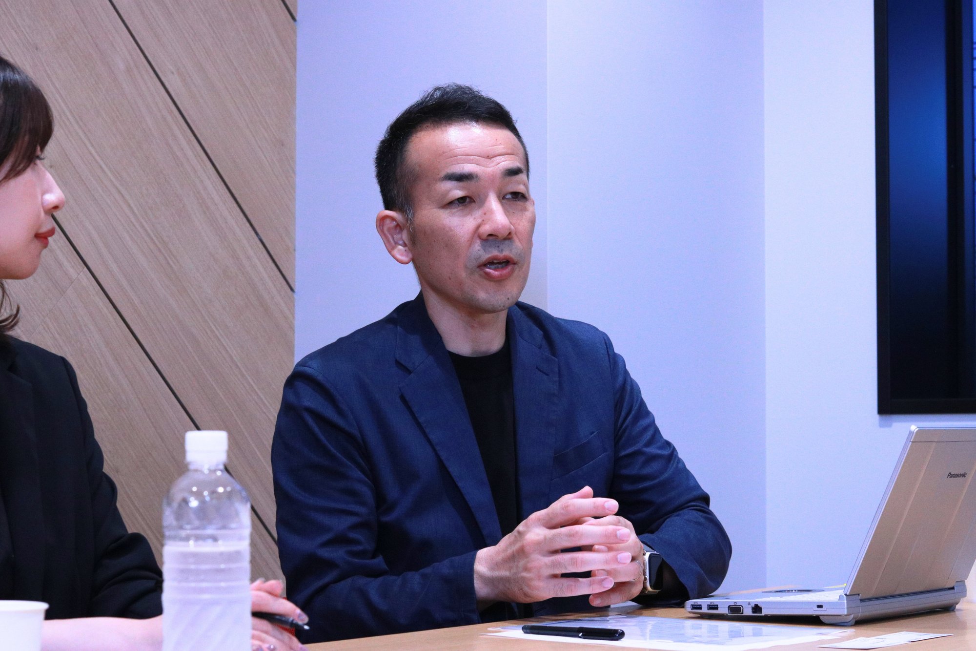 小野薬品工業BX推進部の担当者が、新規事業の開発とイノベーション人財の育成という2つのミッションについて語る様子